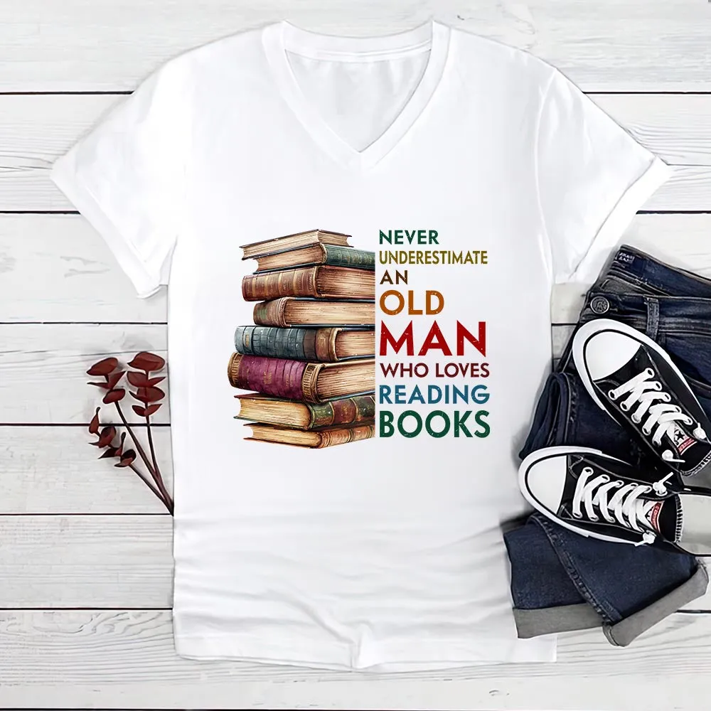 Never Underestimate An Old Man Book Lovers Gift Women's V-neck T-shirt TSVW539