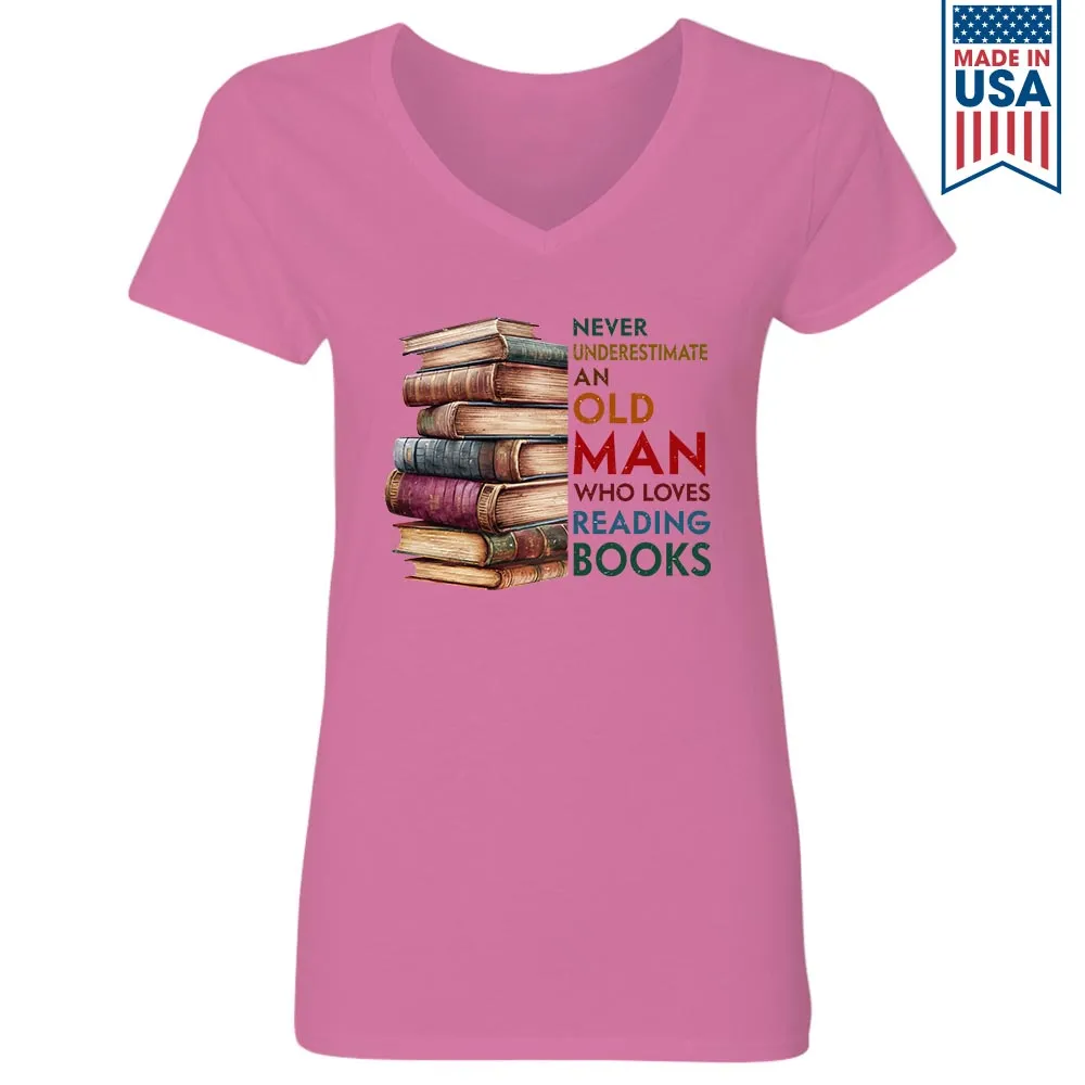 Never Underestimate An Old Man Book Lovers Gift Women's V-neck T-shirt TSVW539