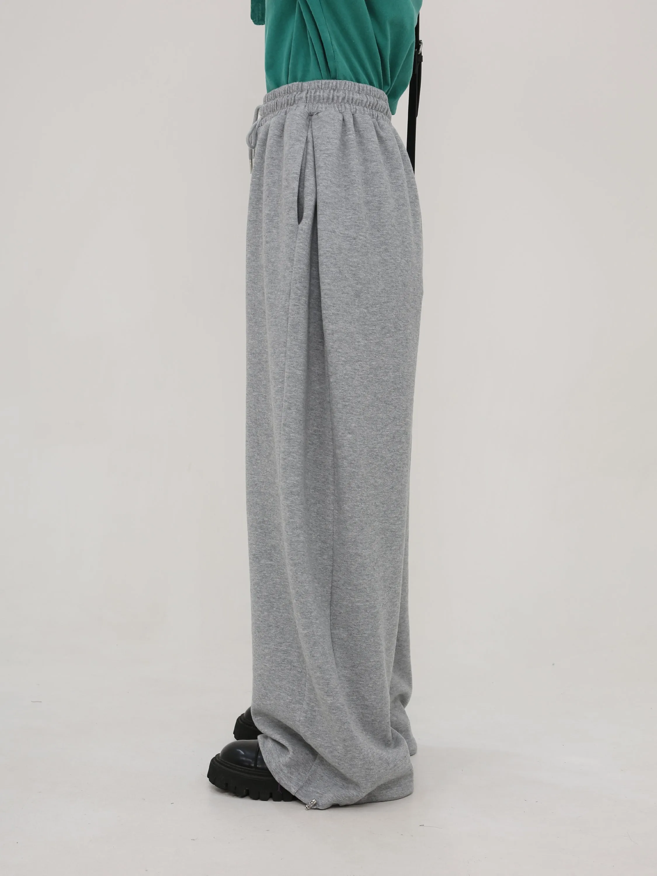 Straight leg sweat pants