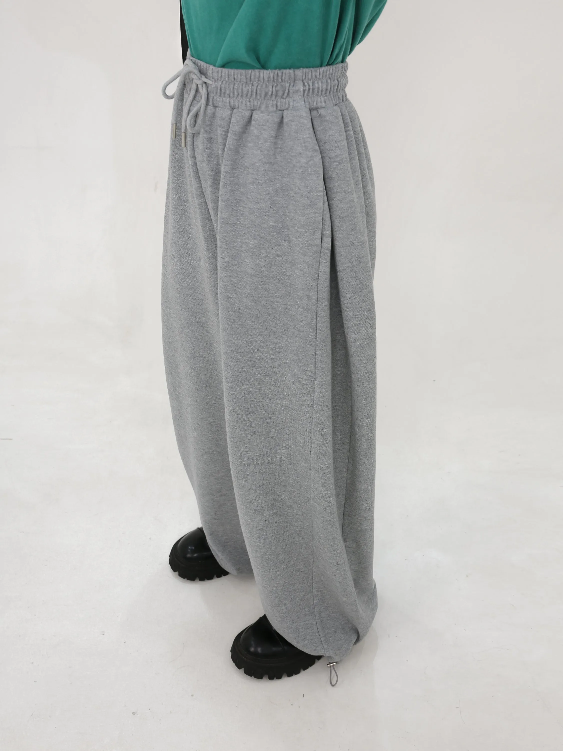 Straight leg sweat pants