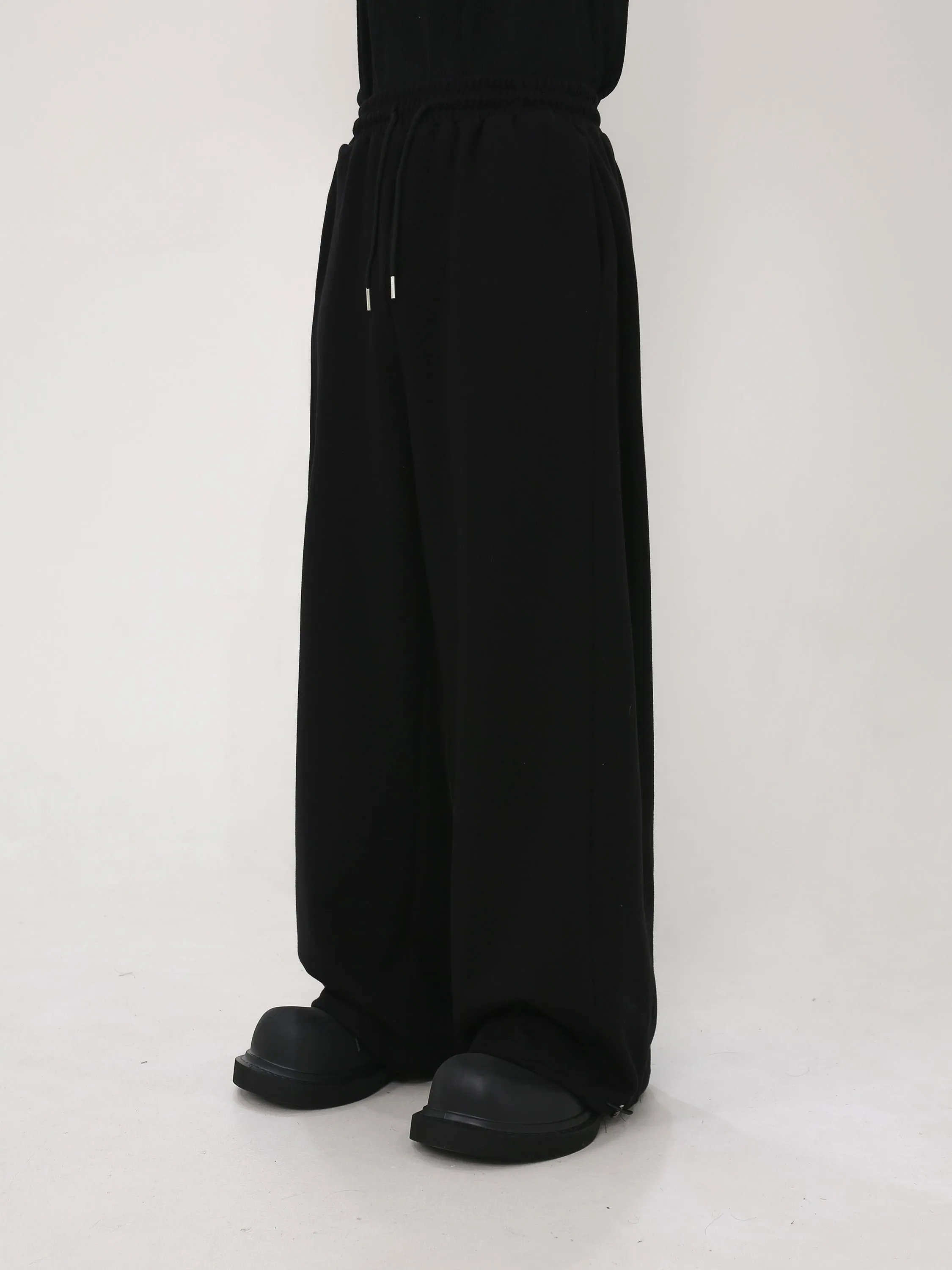 Straight leg sweat pants