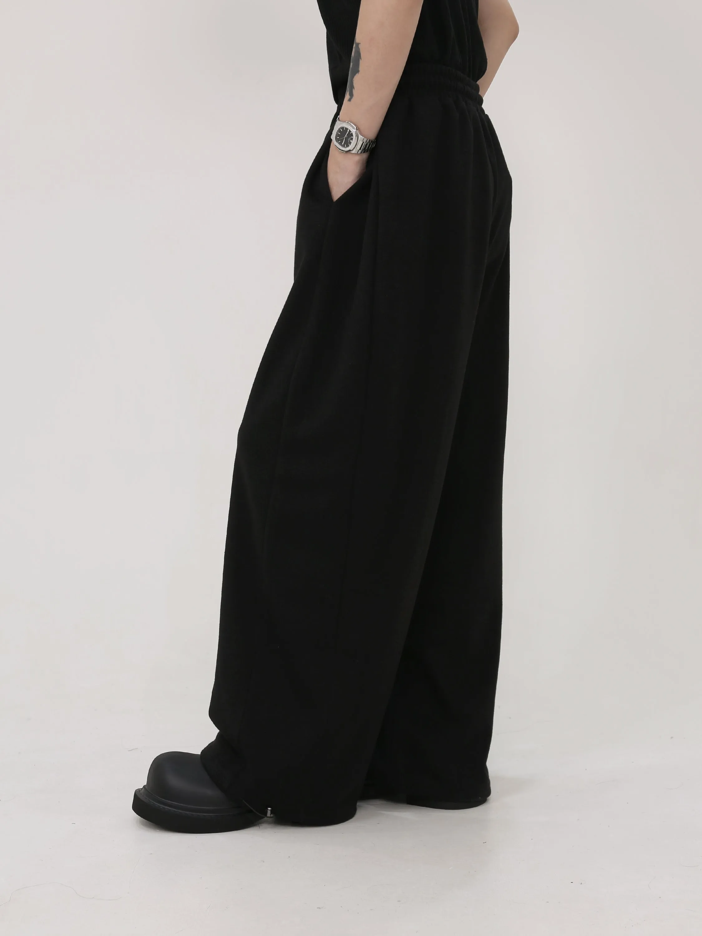 Straight leg sweat pants